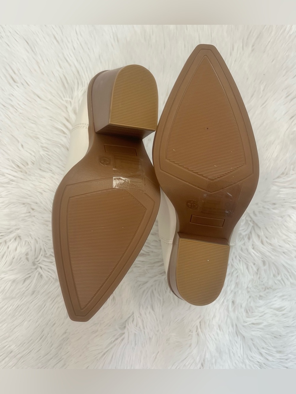 Shein White Booties - size 8 - Picture 5 of 7